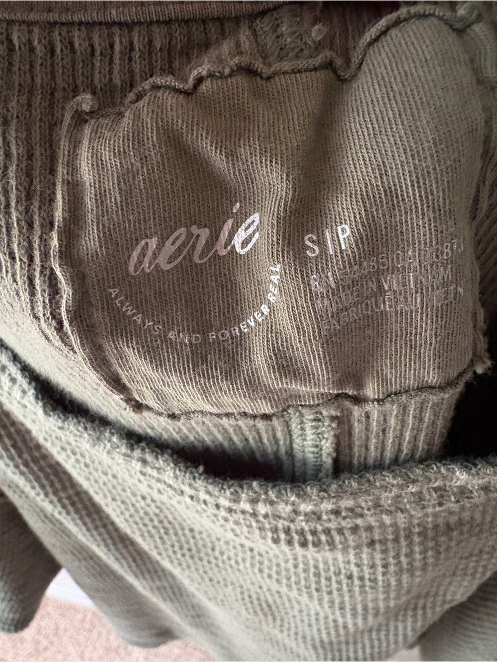 100% Cotton Aerie Waffle Knit Cropped Short Sleeve Tee Olive Green Fall Top - Picture 5 of 8